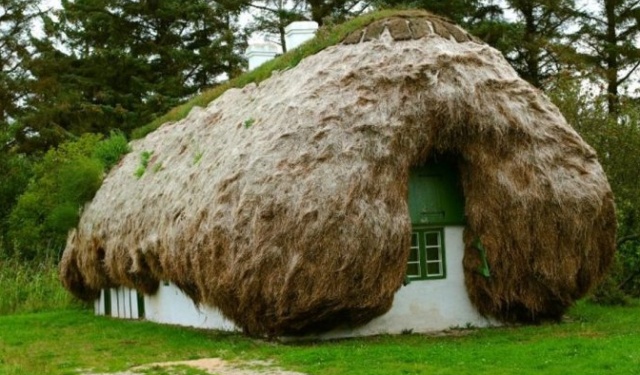 Необычные дома на острове Лэсо