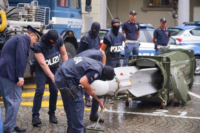 Итальянская полиция изъяла ракету класса "воздух-воздух"