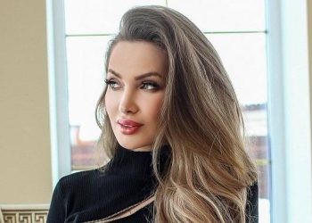 Евгения Феофилактова показала, с кем просыпается