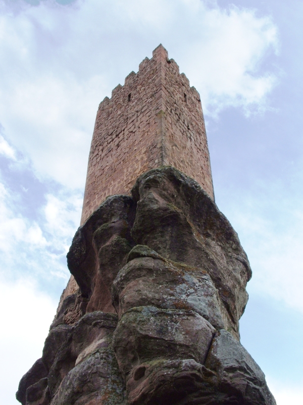 Испанский замок Сафра, который можно было увидеть в "Игре Престолов" 