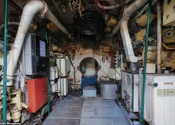 Уникальные снимки советской подводной лодки времен холодной войны, на борту которой теснились 80 человек