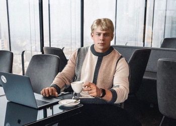 У Сергея Есенина, умершего 100 лет назад, появился профиль (10 фото)